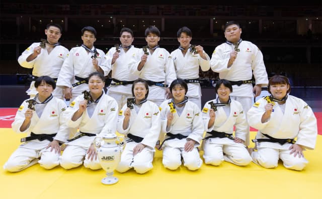 Japan Seven, the Rest of the World Nil